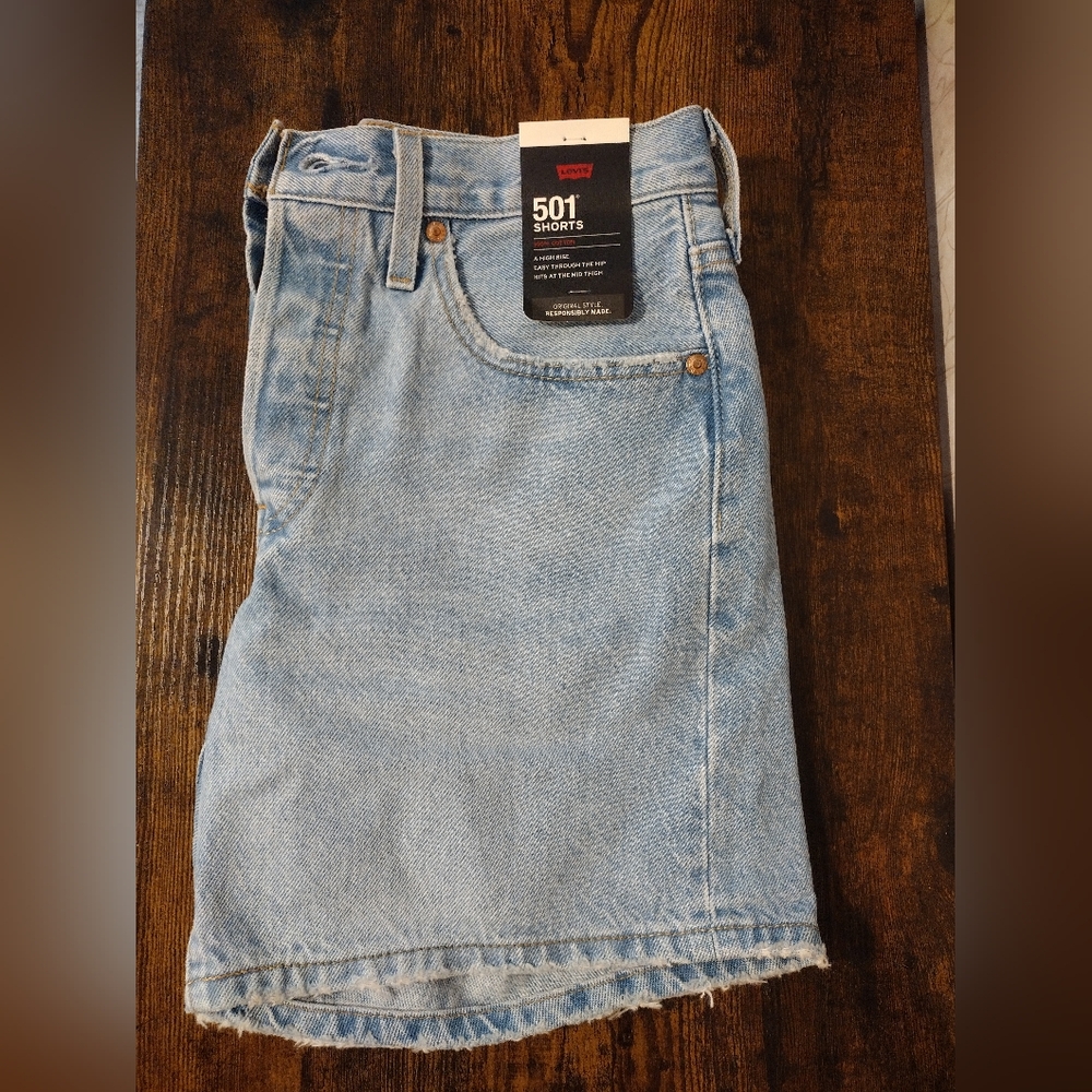 Levi's 501 Women's Shorts Mid Thigh